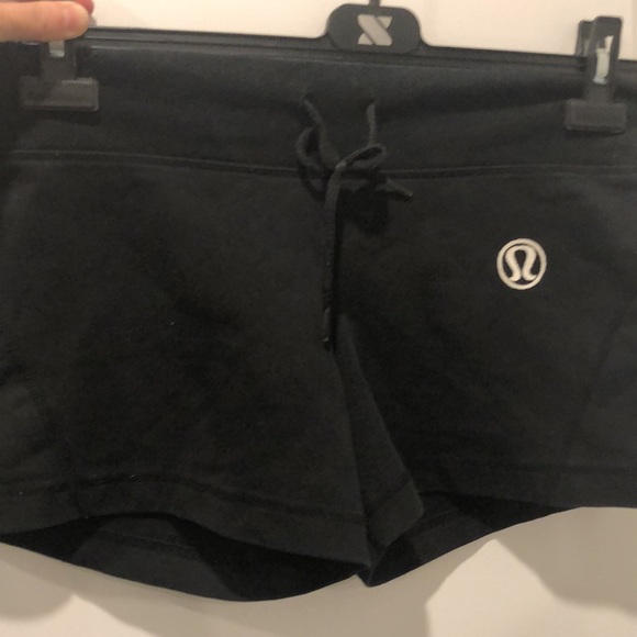 Lululemon retro logo black shorts - Picture 7 of 7